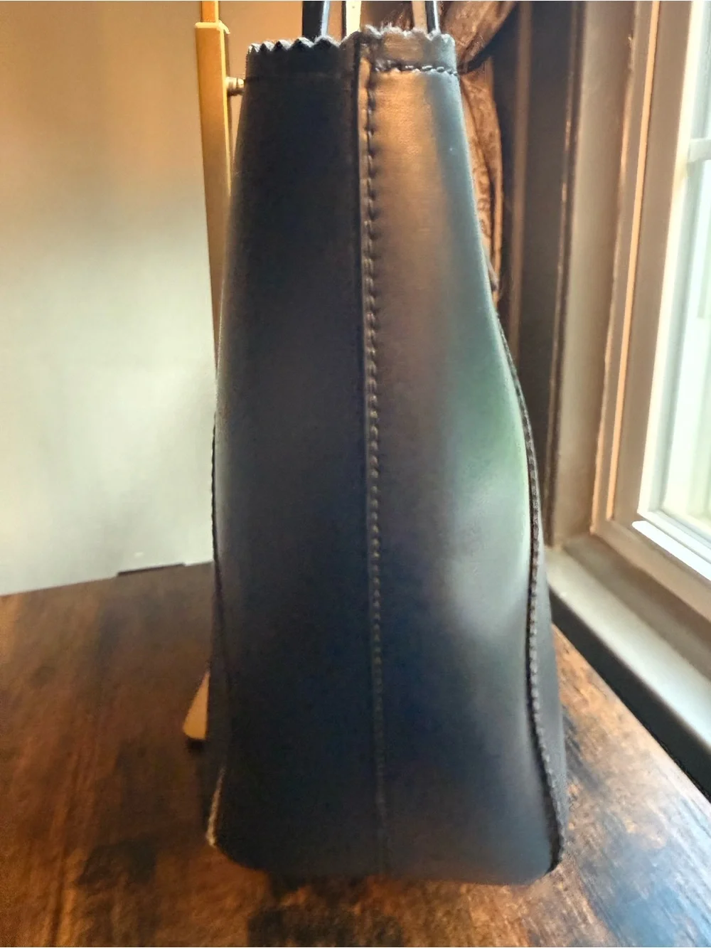 Kate Spade Lily Avenue Carrigan Black Leather Scalloped Tote Bag Charm EUC